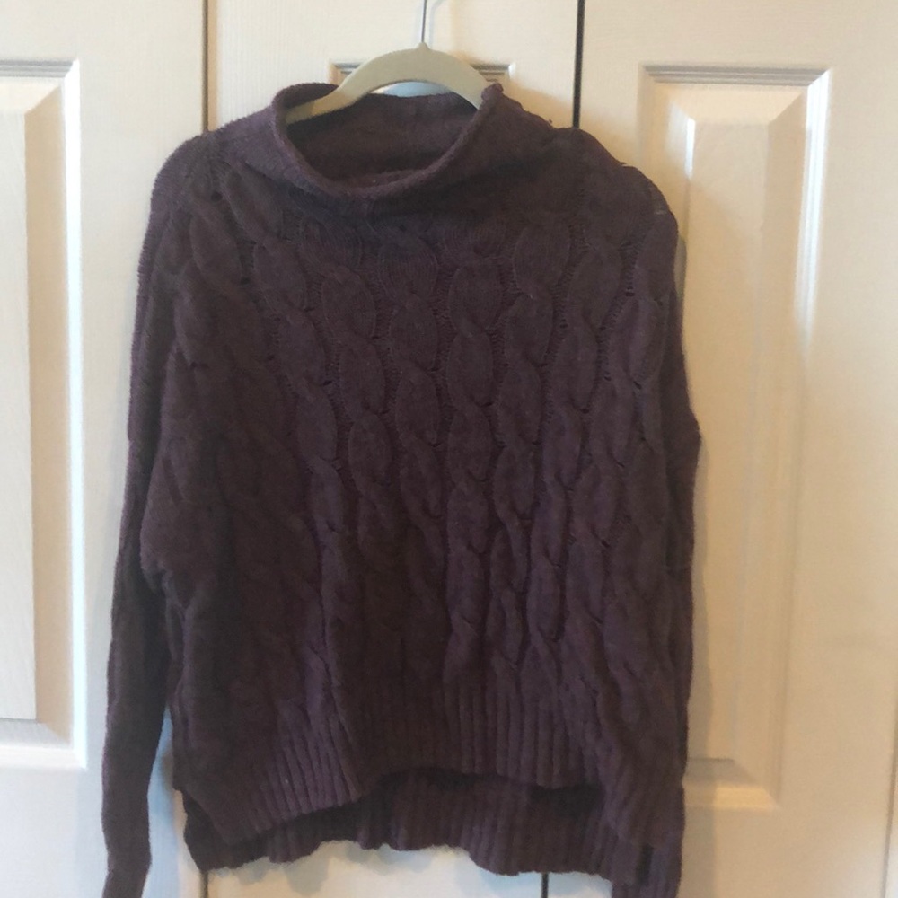 American eagle maroon cable knit sweater
